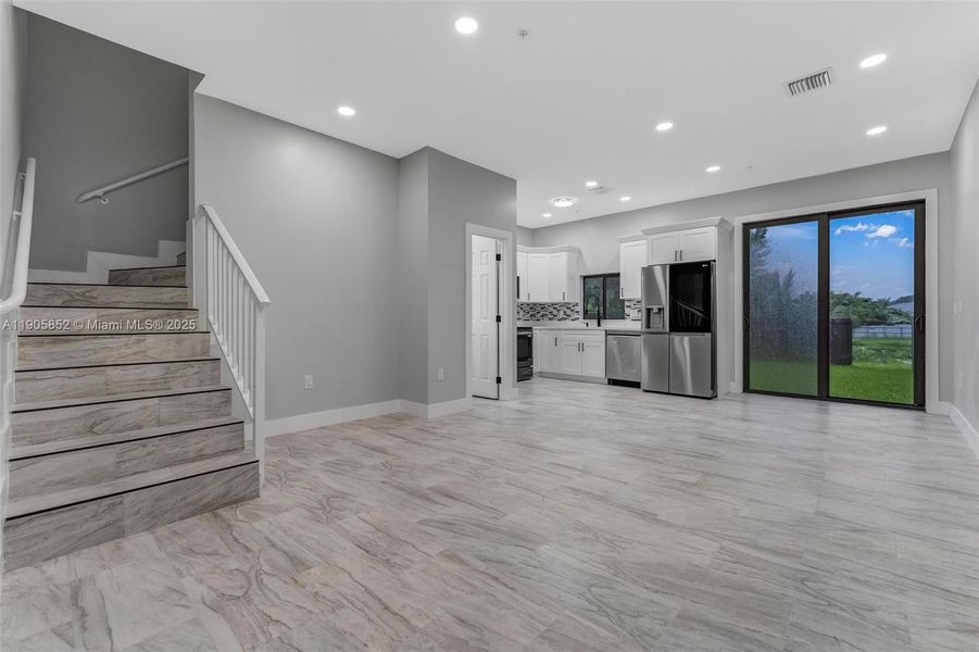 Spacious, unfurnished interior of a new home in , Miami (Image 24).