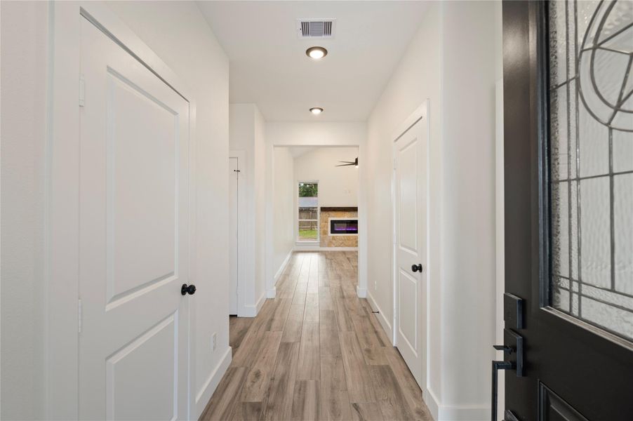 Spacious, unfurnished interior of a new home in , Texas City (Image 13).