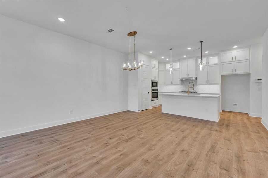 Spacious, unfurnished interior of a new home in Hillside at Las Colinas, Irving (Image 22). Spacious, unfurnished interior of a new home in Hillside at Las Colinas, Irving (Image 22).