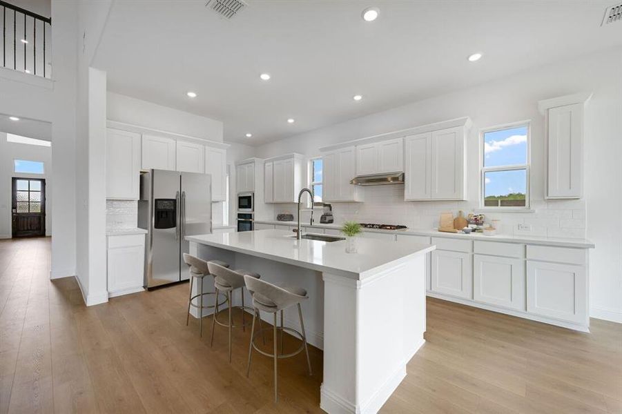 1818 Beach Ridge Drive ~ Ready Now! - Virtually Staged 1818 Beach Ridge Drive ~ Ready Now! - Virtually Staged