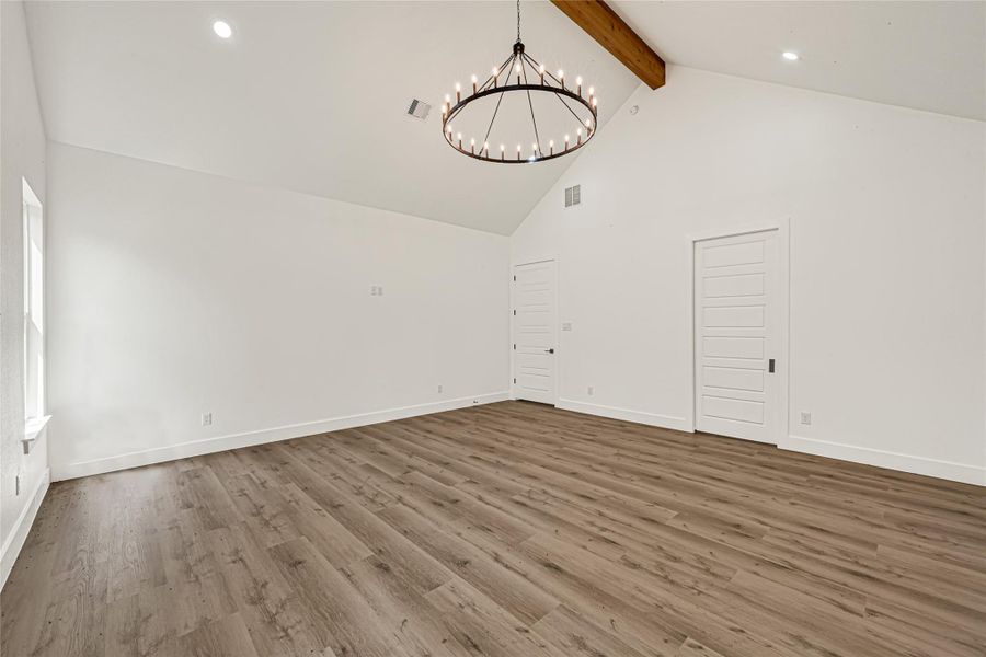 Spacious, unfurnished interior of a new home in , Conroe (Image 25).