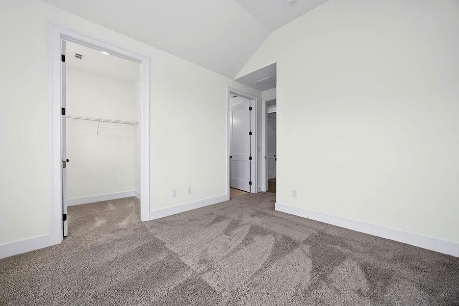 Spacious, unfurnished interior of a new home in Yellowstone Farms, Cumming (Image 27).