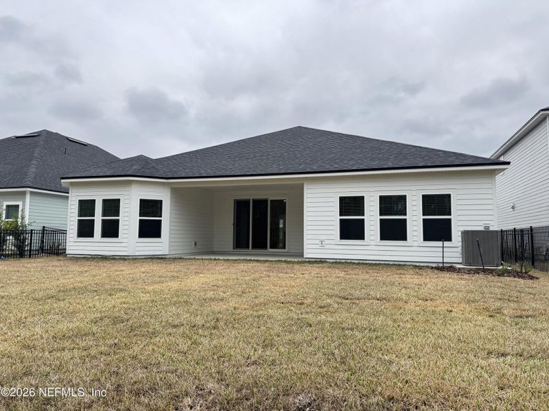 Exterior details and patio area of a home in Hyland Trail, Green Cove Springs (Image 3).