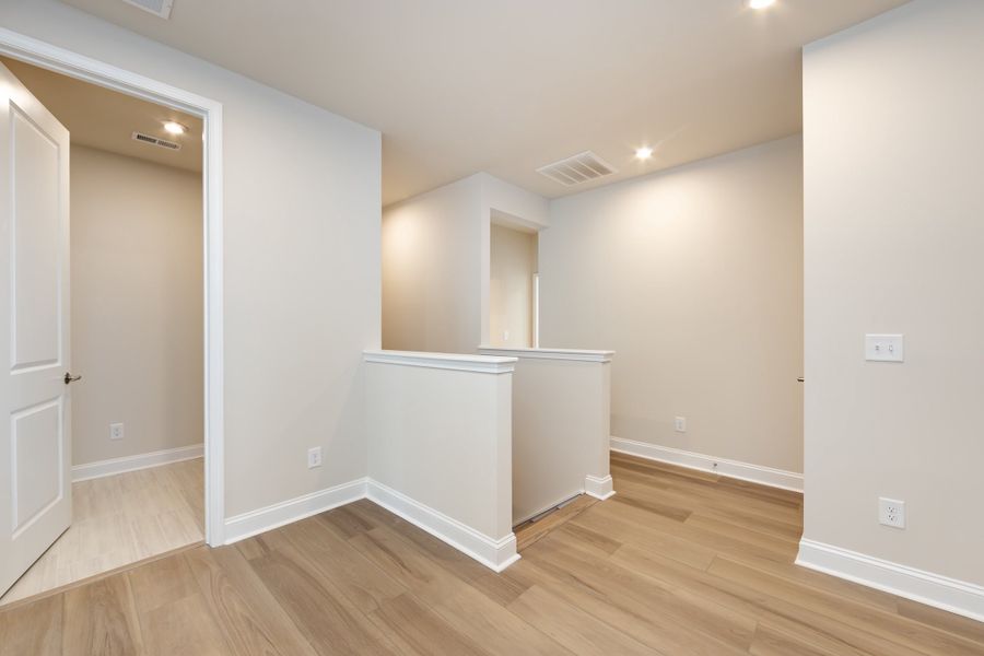 Spacious, unfurnished interior of a new home in Southbridge, Fort Mill (Image 33).