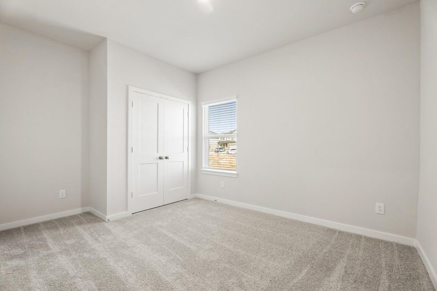 Spacious, unfurnished interior of a new home in Pearlbrook, Texas City (Image 19).