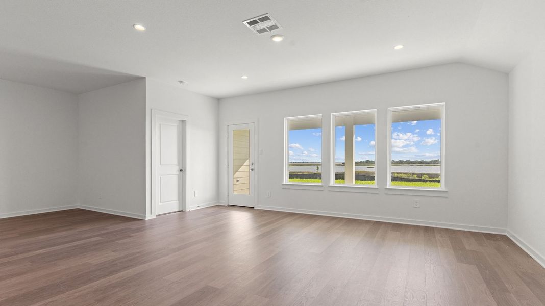 Spacious, unfurnished interior of a new home in Grand Cay Harbour, Texas City (Image 9). Spacious, unfurnished interior of a new home in Grand Cay Harbour, Texas City (Image 9).