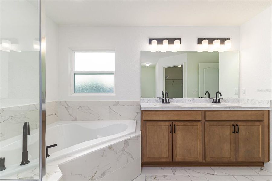 Dual Vanities and Soaking Tub