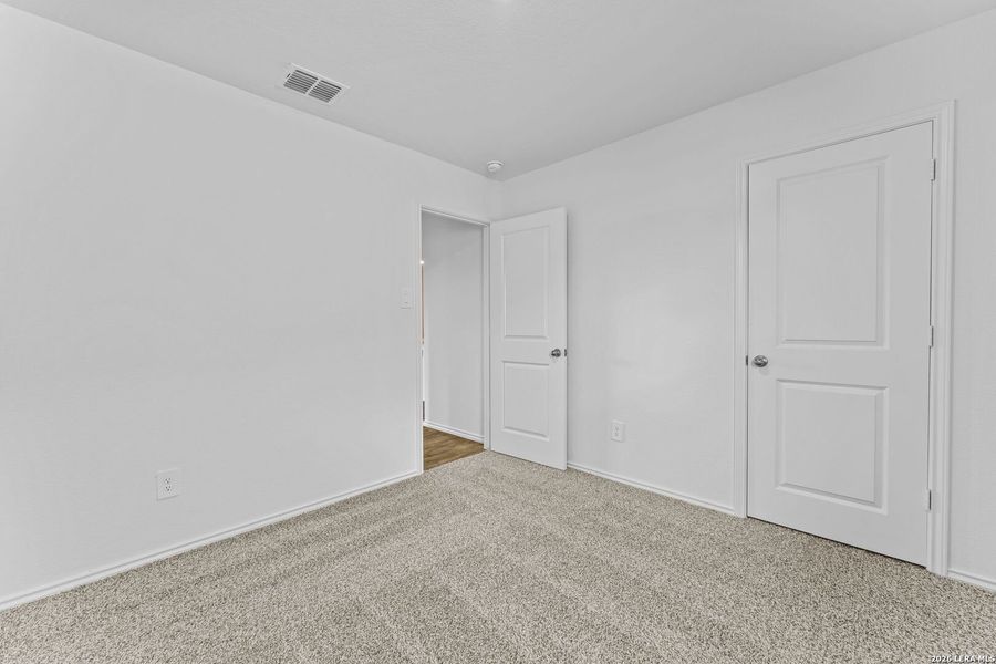 Spacious, unfurnished interior of a new home in Avenida, Converse (Image 23).