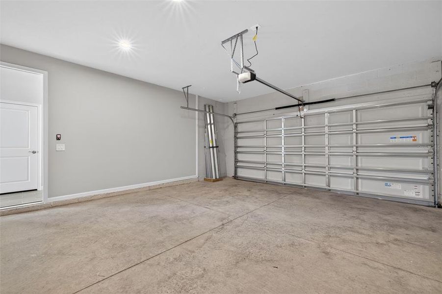 Spacious, unfurnished interior of a new home in Crosswind Ranch, Parrish (Image 29). Spacious, unfurnished interior of a new home in Crosswind Ranch, Parrish (Image 29).