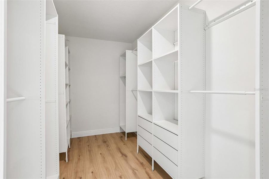 Spacious, unfurnished interior of a new home in Mangrove Manor, Apollo Beach (Image 14).
