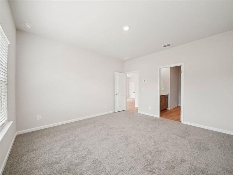 Spacious, unfurnished interior of a new home in Martin Springs - Reserve Series, Lawrenceville (Image 9).