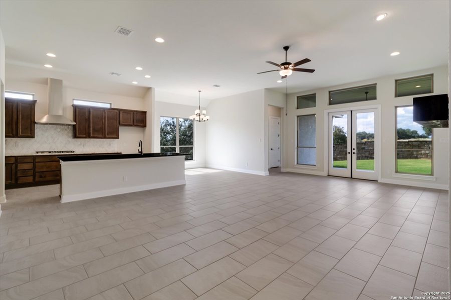 Spacious, unfurnished interior of a new home in Johnson Ranch, Bulverde (Image 12).