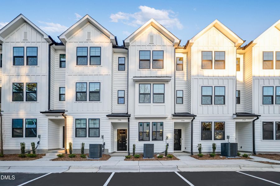 SUN_CrescentTownes_Pic_Savannah_Front_1o