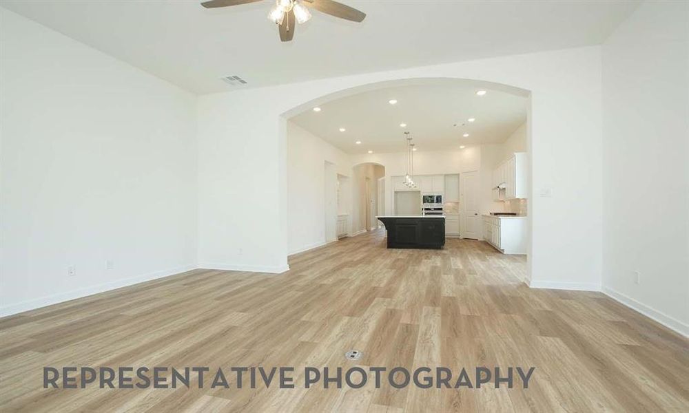 Spacious, unfurnished interior of a new home in Sandbrock Ranch, Aubrey (Image 11).