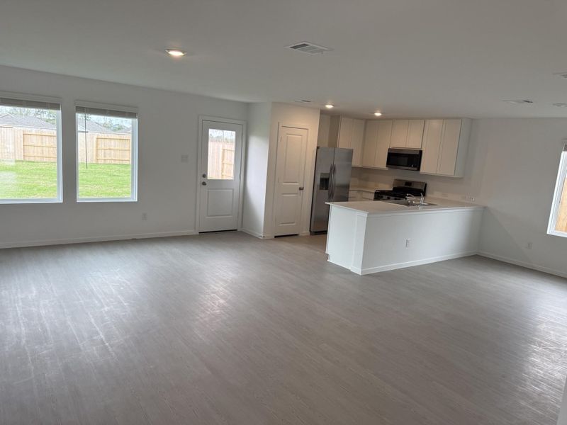 **Photos are a representation of the floor plan. This is not the actual homesite.**