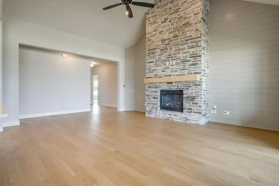 Spacious, unfurnished interior of a new home in Peaks at Lone Elm, Waxahachie (Image 18).