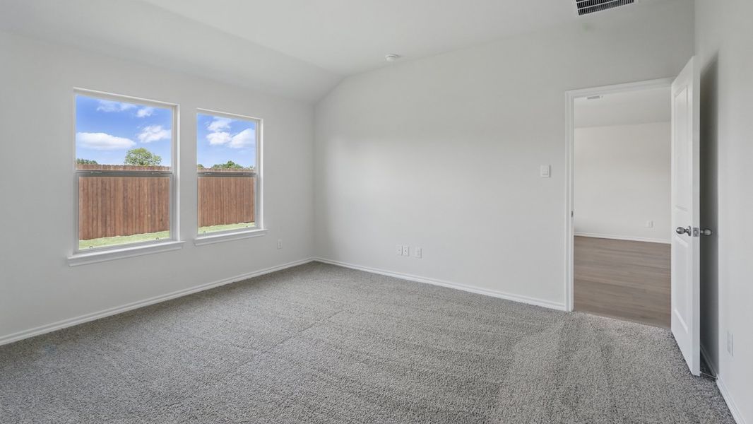 Spacious, unfurnished interior of a new home in Bluff Springs, Ferris (Image 18).