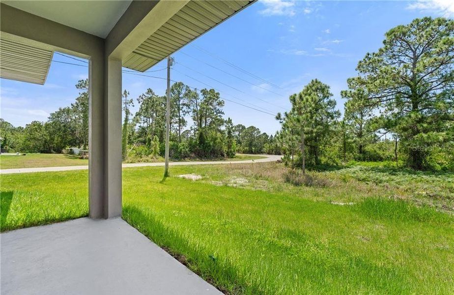Exterior details and patio area of a home in , Lehigh Acres (Image 4).