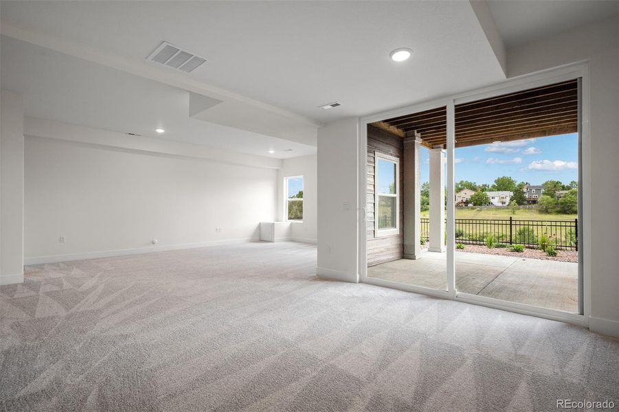 Spacious, unfurnished interior of a new home in Trailside at Cottonwood Creek, Colorado Springs (Image 20).