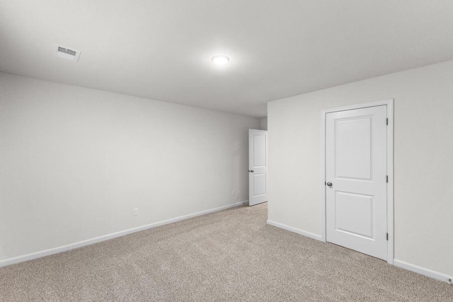 Representative unfurnished interior of a home built from the Congaree by Veranda Homes in Hitchcock Preserve 55', Aiken (Image 31).