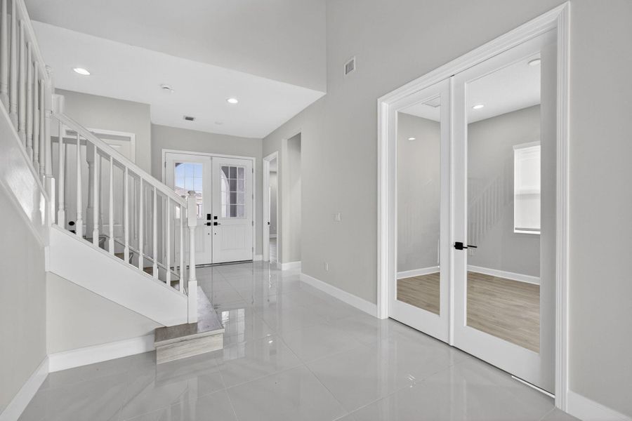 Spacious, unfurnished interior of a new home in , Westlake (Image 39).