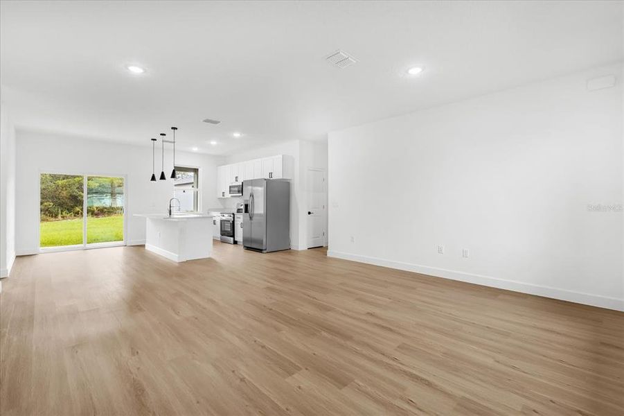 Spacious, unfurnished interior of a new home in , Ocala (Image 12).