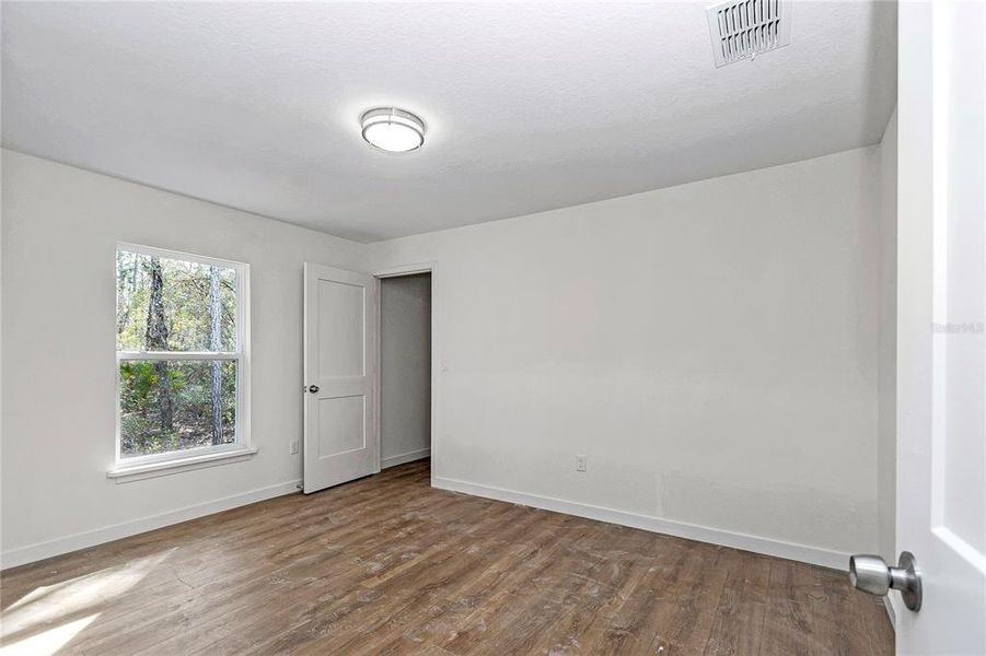 Spacious, unfurnished interior of a new home in , Dunnellon (Image 30).