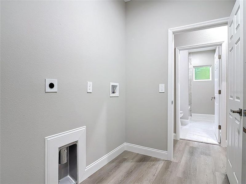 Spacious, unfurnished interior of a new home in , Deland (Image 27).