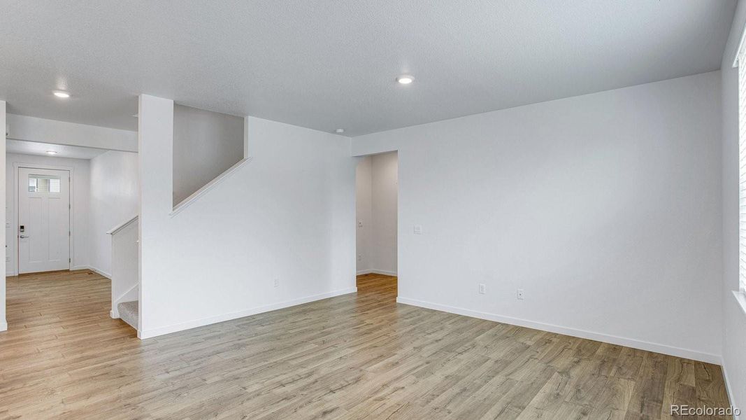 Spacious, unfurnished interior of a new home in Hansen Farm, Fort Collins (Image 17).