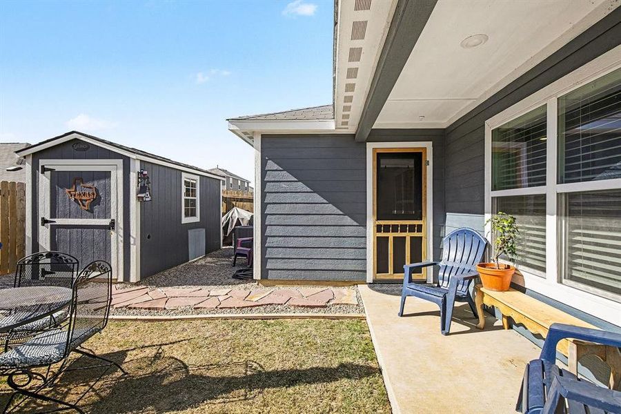 Exterior details and patio area of a home in Logan Square, Fort Worth (Image 20).