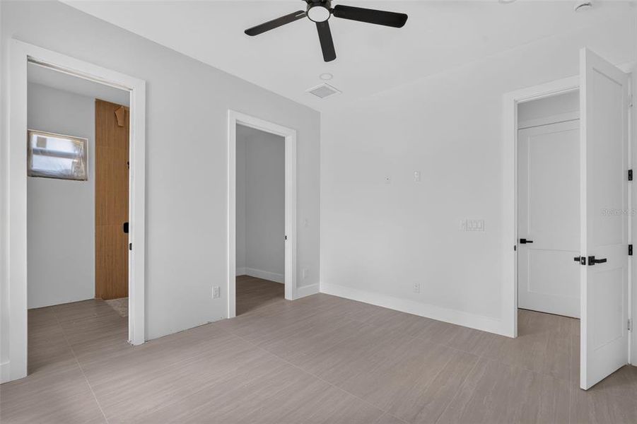 Spacious, unfurnished interior of a new home in , Port Charlotte (Image 16).