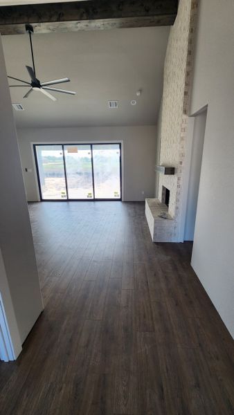 Spacious, unfurnished interior of a new home in Paloma Ranches, Justin (Image 7). Spacious, unfurnished interior of a new home in Paloma Ranches, Justin (Image 7).