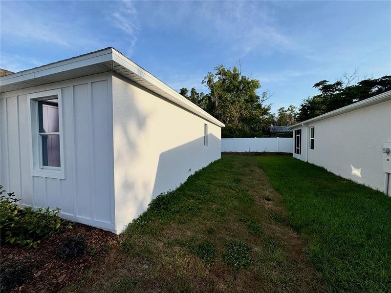 Exterior details and patio area of a home in , Dade City (Image 3).