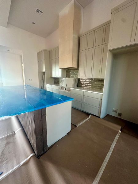 Kitchen with decorative backsplash Kitchen with decorative backsplash