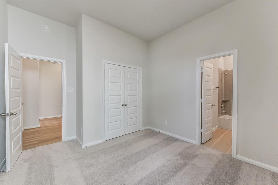 Spacious, unfurnished interior of a new home in River Ranch Meadows, Dayton (Image 20).