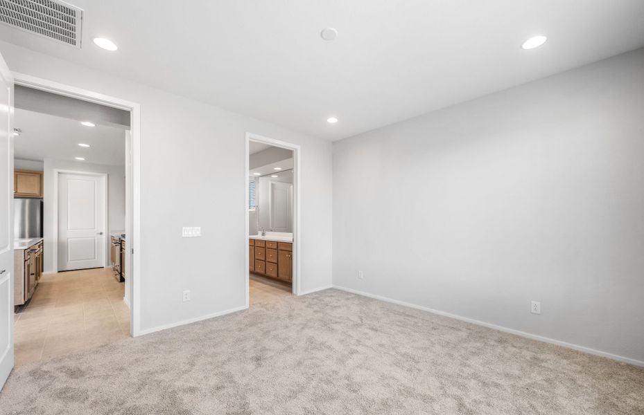 Spacious, unfurnished interior of a new home in Sun City Festival, Buckeye (Image 17).