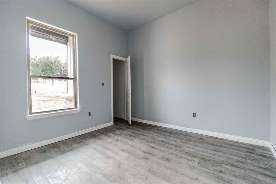 Spacious, unfurnished interior of a new home in , Granbury (Image 28).