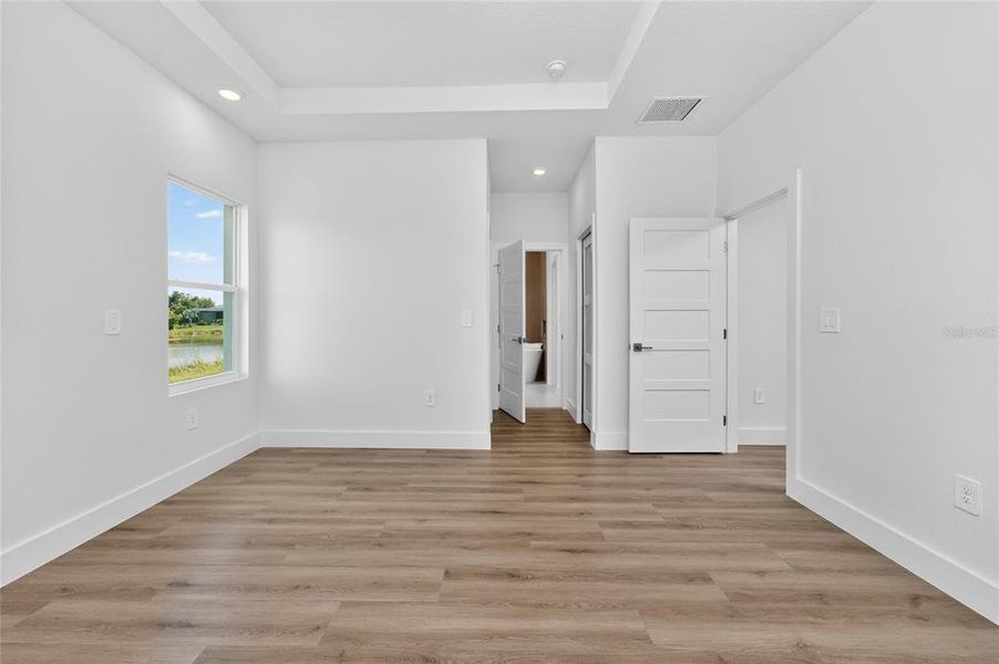 Spacious, unfurnished interior of a new home in , Rotonda West (Image 36).