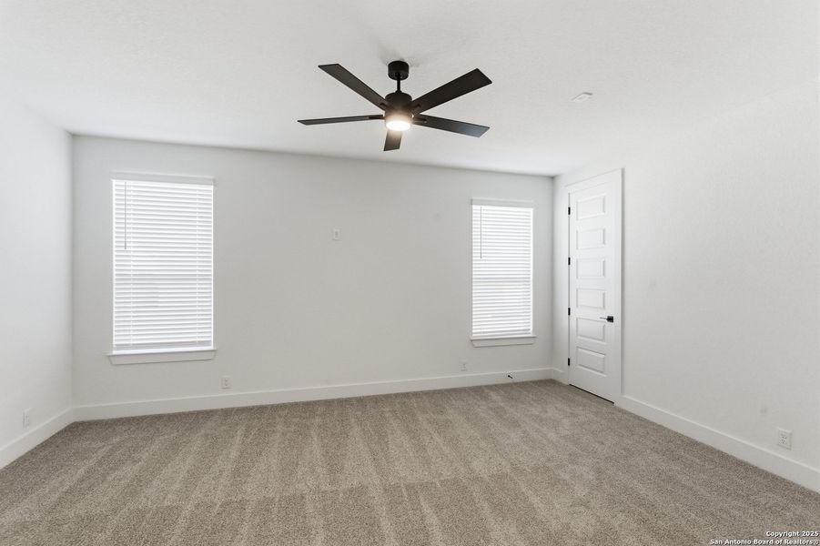 Spacious, unfurnished interior of a new home in Mesa Western, Cibolo (Image 33).