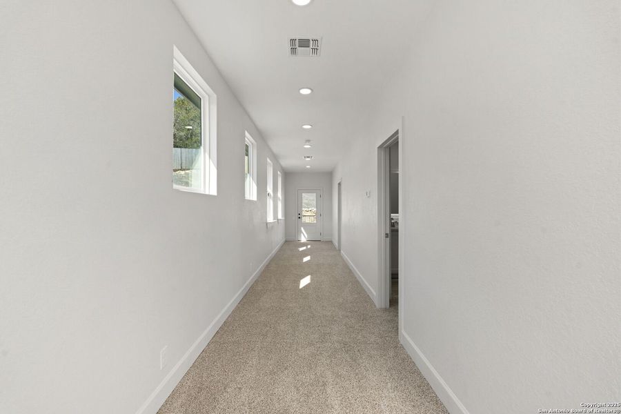 Spacious, unfurnished interior of a new home in , San Antonio (Image 25).