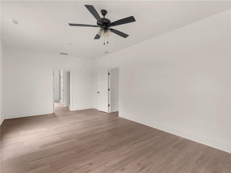 Spacious, unfurnished interior of a new home in , Mansfield (Image 32).