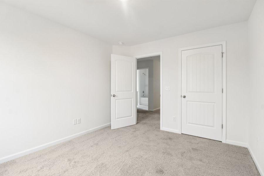 Spacious, unfurnished interior of a new home in Portrait Hills, Aiken (Image 15).