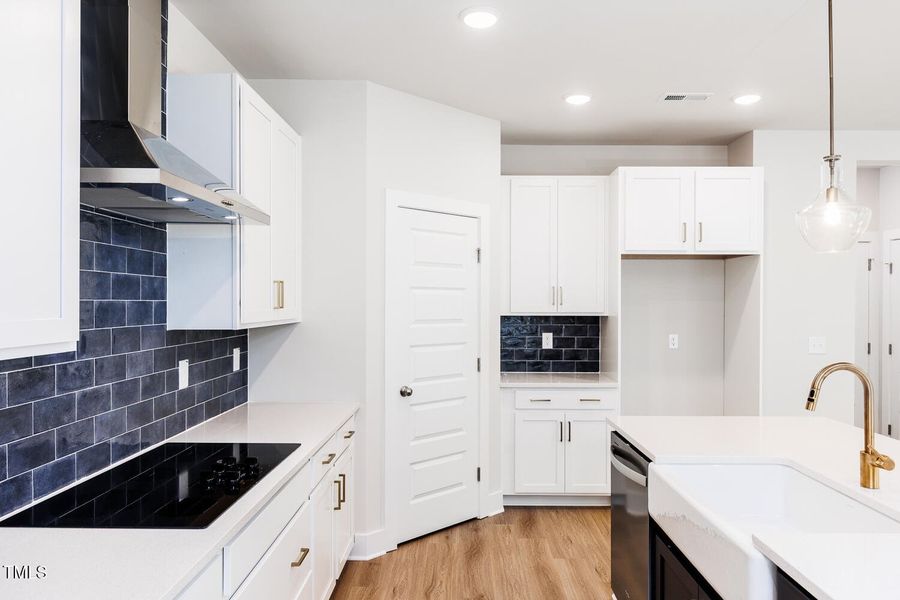 RDU_Hampton Ridge_Lot 26_Redwood_QMI (10 RDU_Hampton Ridge_Lot 26_Redwood_QMI (10