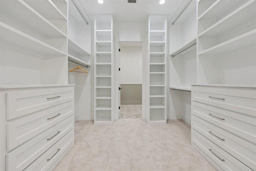 Furnished interior view inside a new home in , Dallas (Image 14).