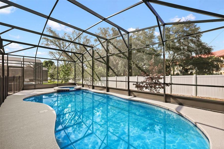 Exterior details and patio area of a home in , Orlando (Image 25).
