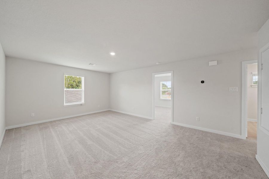 Spacious, unfurnished interior of a new home in Russell Ranch, Bay City (Image 16).