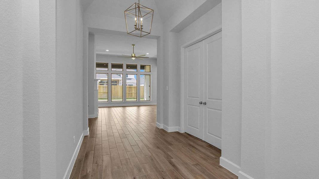 Spacious, unfurnished interior of a new home in Riceland 60', Mont Belvieu (Image 11). Spacious, unfurnished interior of a new home in Riceland 60', Mont Belvieu (Image 11).