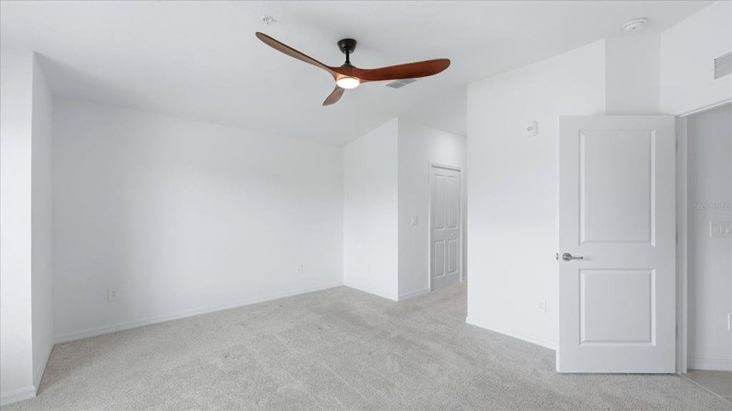 Spacious, unfurnished interior of a new home in , Venice (Image 28).