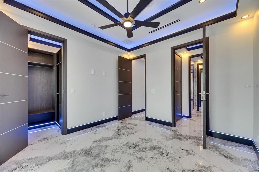 Spacious, unfurnished interior of a new home in , Apollo Beach (Image 21).