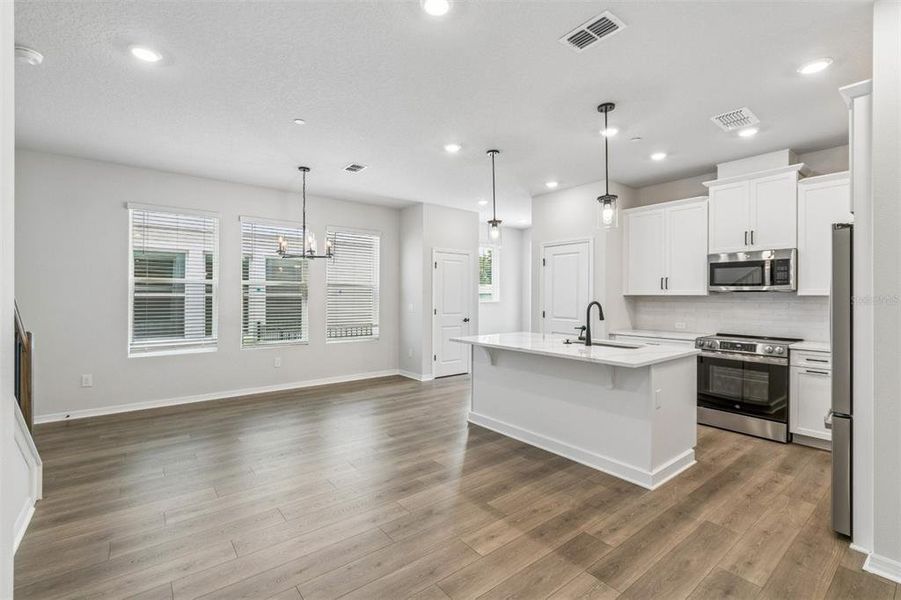 Furnished interior view inside a new home in , Orlando (Image 6).